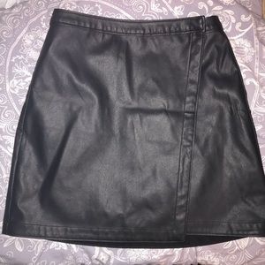 Envelope mini skirt